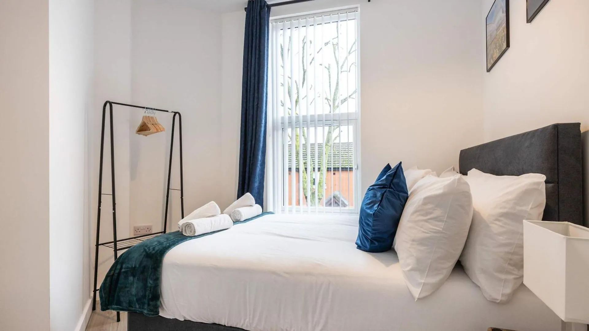 Inviting And Modern 2 Bedroom Apartment Walk To Centre Belfast